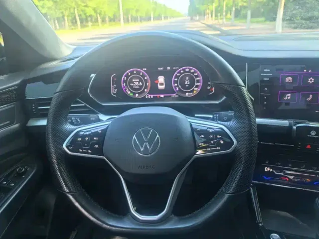 Volkswagen Passat — Фото автомобиля 12