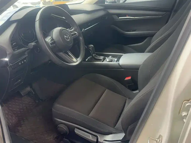 Mazda Axela — Фото автомобиля 10