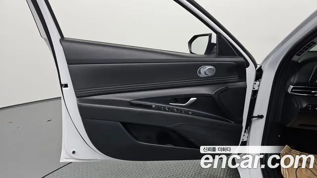 Hyundai AVANTE Avante (CN7) 1.6 LPi (Для проката) — Фото автомобиля 24