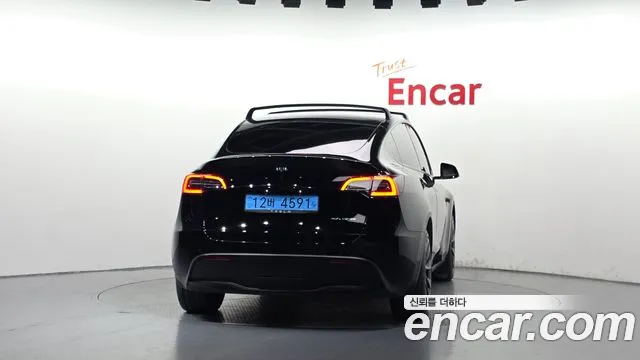 Tesla Model Y — Фото автомобиля 4