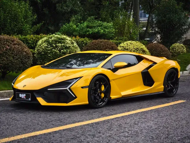 Lamborghini Revuelto — Фото автомобиля 2
