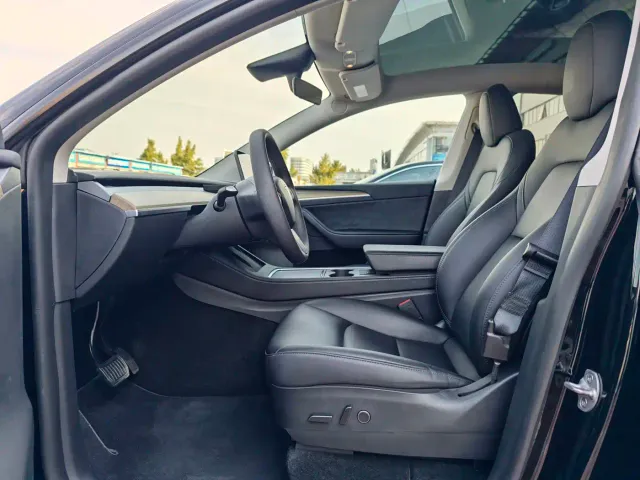 Tesla Model Y — Фото автомобиля 5