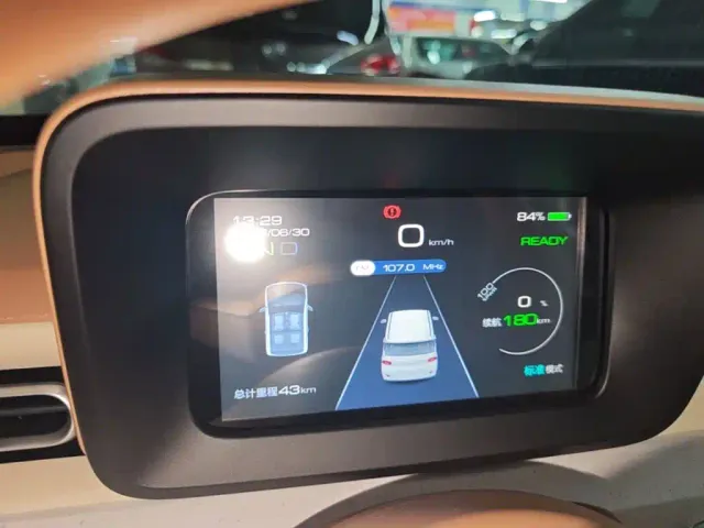 Wuling Hongguang Mini EV — Фото автомобиля 11