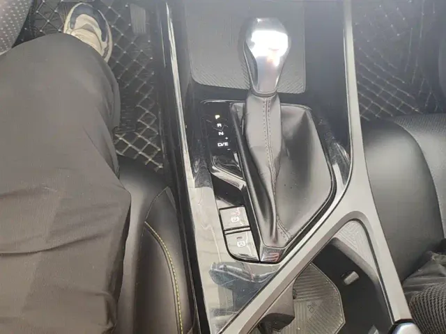 Roewe i5 — Фото автомобиля 13