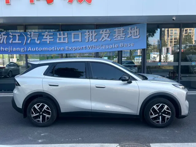 Changan Qiyuan Q05 — Фото автомобиля 3