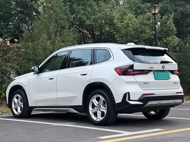 BMW iX1 — Фото автомобиля 5