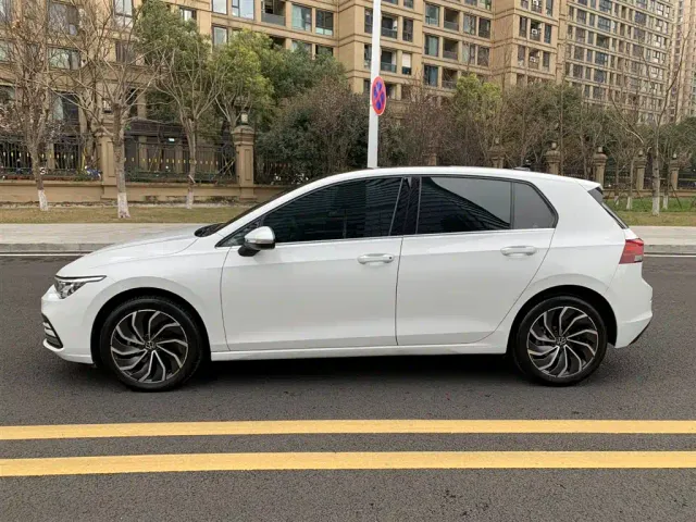 Volkswagen Golf — Фото автомобиля 7
