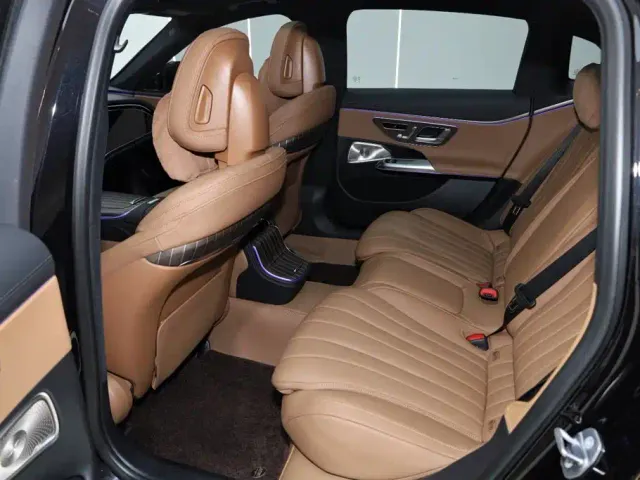 Mercedes-Benz E-Class — Фото автомобиля 23