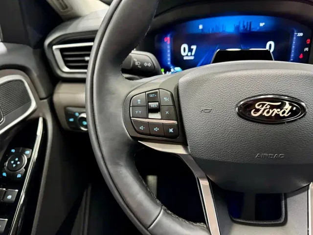 Ford Explorer — Фото автомобиля 29