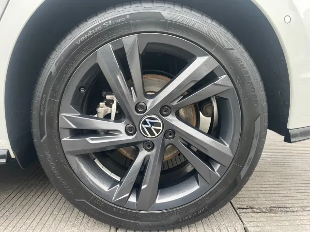 Volkswagen Golf — Фото автомобиля 16