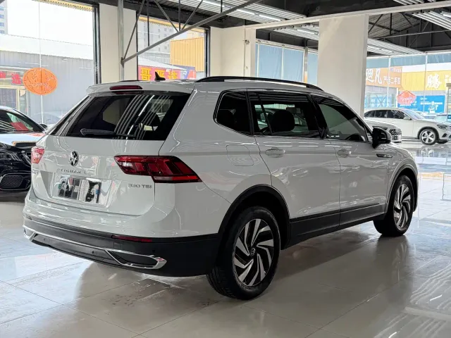 Volkswagen Tiguan L — Фото автомобиля 4