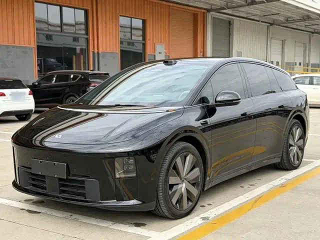 Фотография автомобиля — Li Auto i6