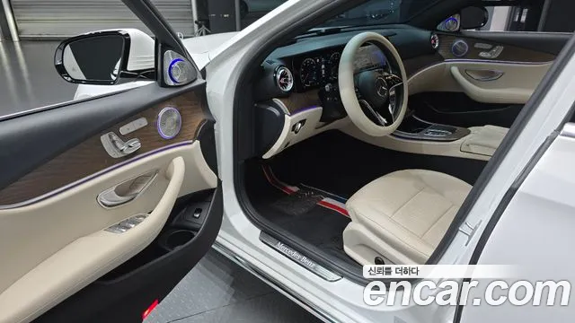 Mercedes-Benz E-Class — Фото автомобиля 9