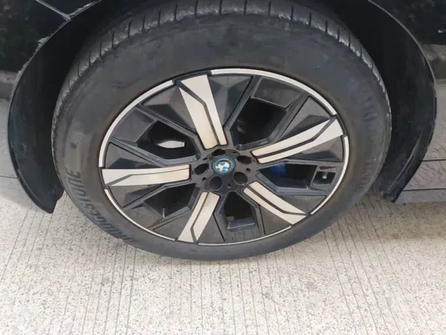 BMW iX — Фото автомобиля 22