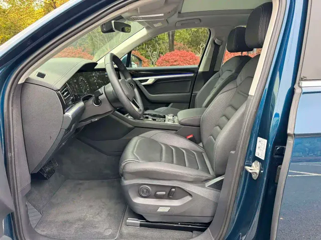 Volkswagen Touareg — Фото автомобиля 6