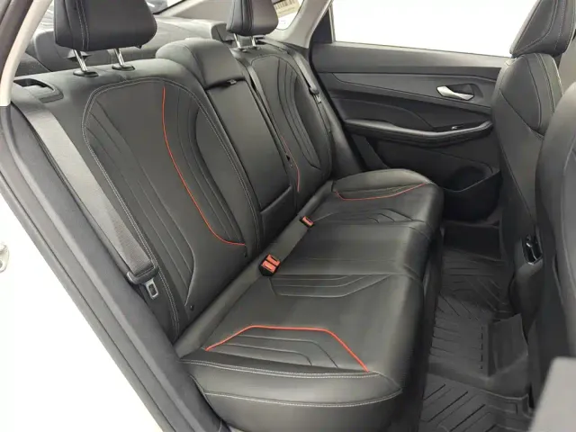 Geely Binrui — Фото автомобиля 12