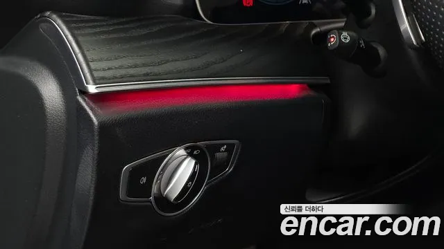 Mercedes-Benz E-Class — Фото автомобиля 8