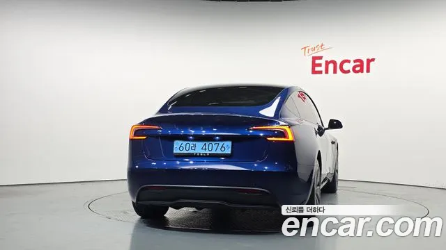 Tesla Model 3 — Фото автомобиля 4