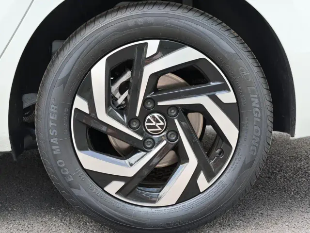 Volkswagen Lavida — Фото автомобиля 20