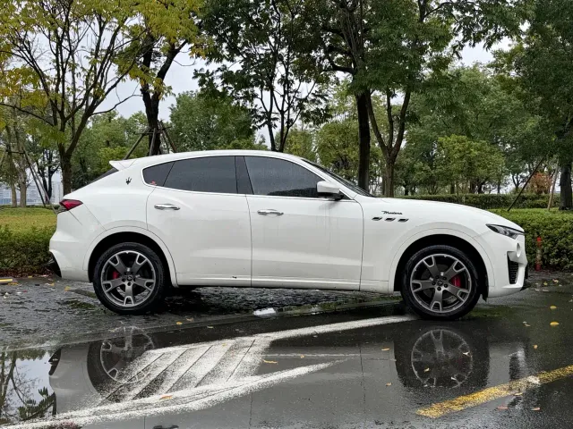 Maserati Levante — Фото автомобиля 3