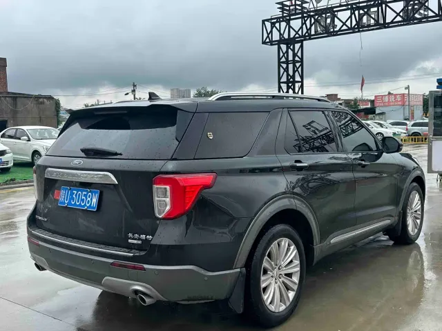 Ford Explorer — Фото автомобиля 12