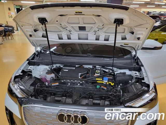 Audi Q4 e-tron F4 — Фото автомобиля 6