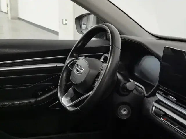 Geely Emgrand — Фото автомобиля 22