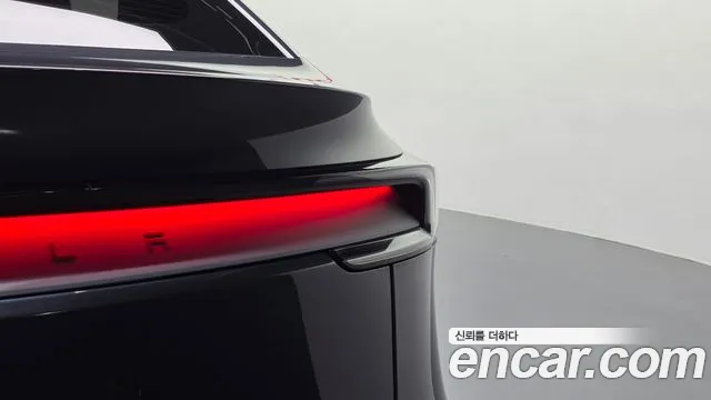 Tesla Model Y — Фото автомобиля 23