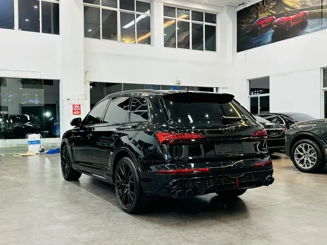 Audi Q7 — Фото автомобиля 4