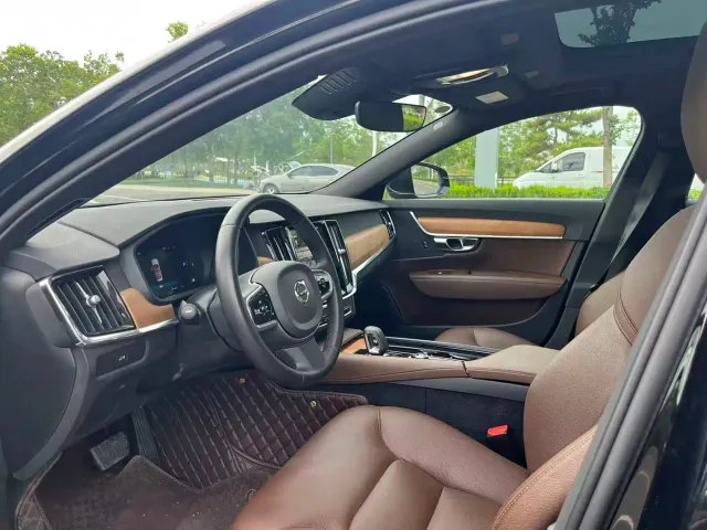 Volvo S90 — Фото автомобиля 4