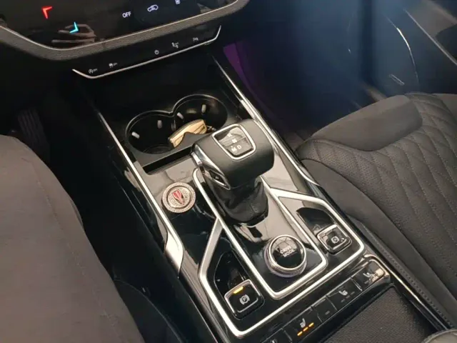 Hongqi HS5 — Фото автомобиля 13