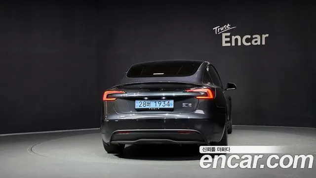 Tesla Model 3 — Фото автомобиля 4