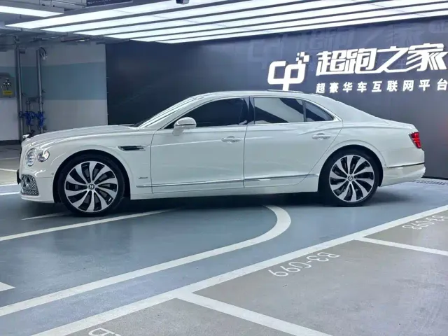 Bentley Flying Spur — Фото автомобиля 2