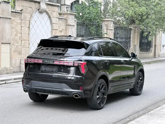 Lynk & Co 01 — Фото автомобиля 6