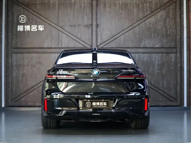 BMW i7 — Фото автомобиля 22