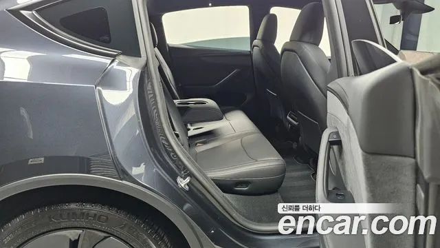 Tesla Model Y — Фото автомобиля 17