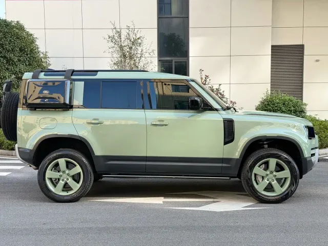 Land Rover Defender — Фото автомобиля 4