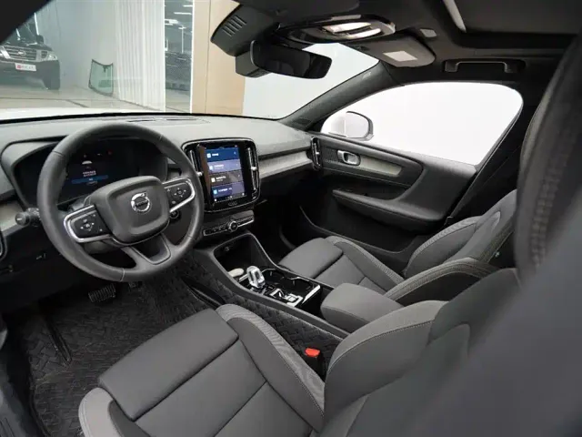 Volvo XC40 — Фото автомобиля 3