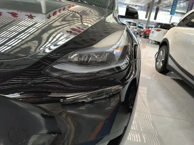 Tesla Model Y — Фото автомобиля 23