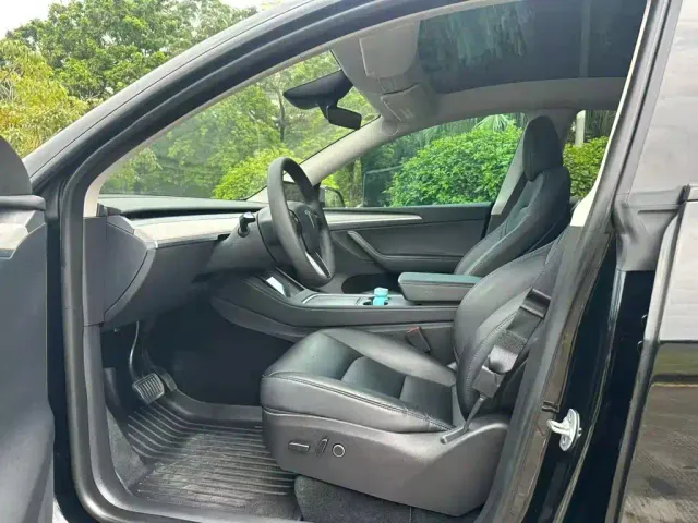 Tesla Model Y — Фото автомобиля 14