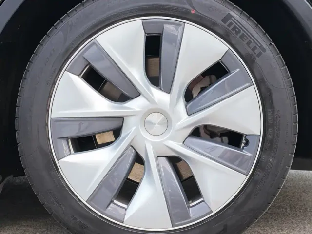 Tesla Model Y — Фото автомобиля 25