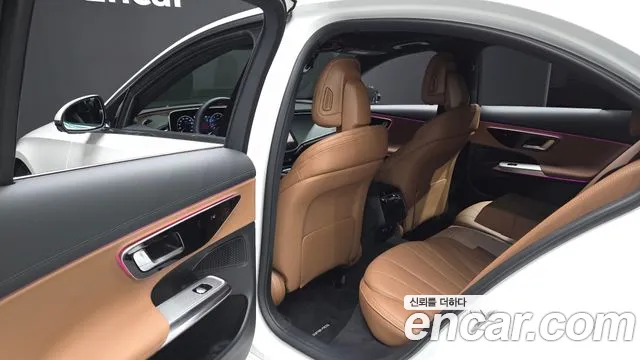 Mercedes-Benz E-Class — Фото автомобиля 22