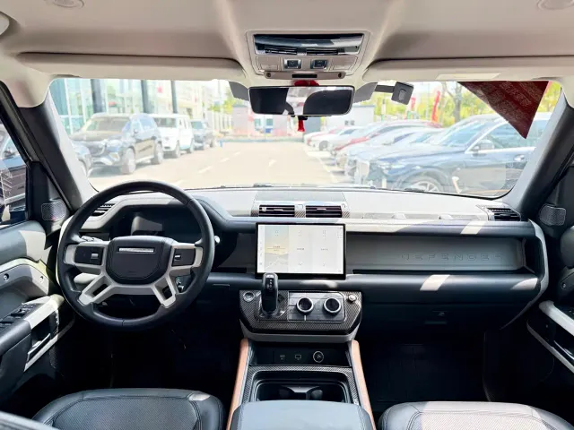 Land Rover Defender — Фото автомобиля 21