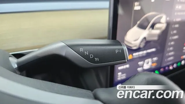 Tesla Model Y — Фото автомобиля 12