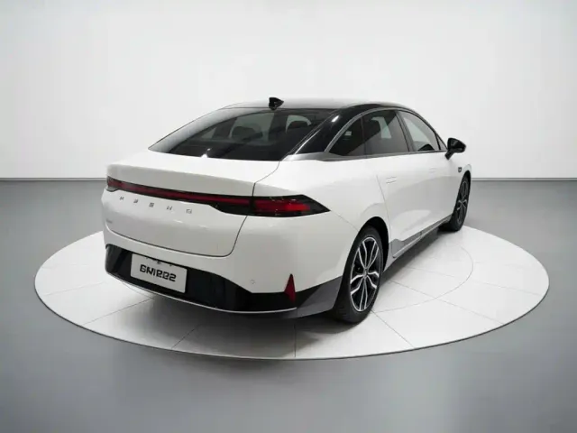 Xpeng P5 — Фото автомобиля 6