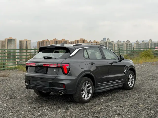Lynk & Co 01 — Фото автомобиля 4