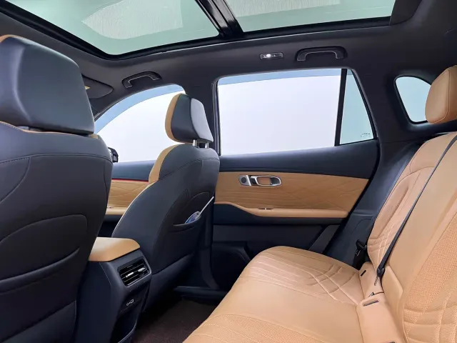 Geely Galaxy Starship 7 EM-i — Фото автомобиля 17