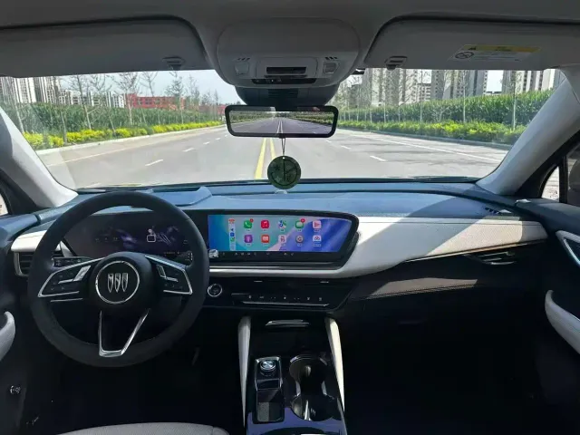 Buick Envision Plus — Фото автомобиля 3