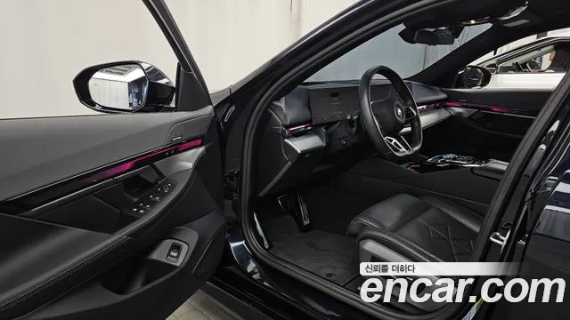 BMW i5 G60 — Фото автомобиля 15