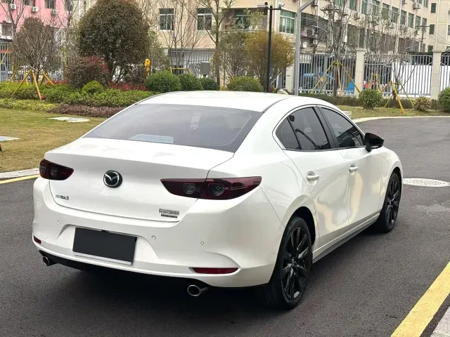 Mazda Axela — Фото автомобиля 11